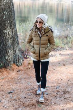 Outdoor Winter Outfit, Alaska Outfits, Dog Walking Outfit, Cute Hiking Outfit, Hiking Boots Outfit, Colorado Outfits, Hiking Outfit Fall