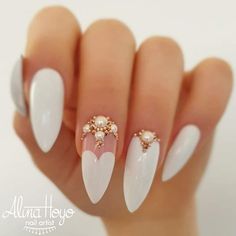 🌹Would you wear white nails for Valentine's Day? These look absolutely perfect and romantic! 💅 by @alinahoyonailartist 💞 #NailInspo White Nails With Gold, Remove Acrylic Nails, Acrylic Nails At Home, White Acrylic Nails, White Nail Art, White Nail Designs, Nail Art Wedding, Her Nails, White Nail