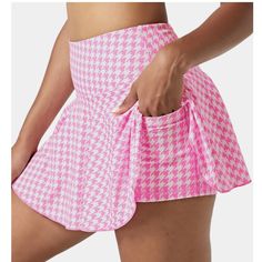 Pink And White Halara Skirt Never Worn With Tags On! I Bought It For Barbie But Went With A Different Outfit Colorful Outfit Ideas, Everyday Skirts, Online Teacher, Sport Skirt, Hot Pink Top, Camouflage Outfits, Skirt A Line, Feather Skirt, Athletic Skort