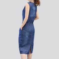 Welcome to the 2023 Summer Collection ââ‚?a delightful mix of style and nostalgia! Our Strapless Knee-Length Jeans Dress is the definition of chic 20th-century fashion. allowing you to take a step back into the flair-setting era of the 90s. With a mid wash. pull-on closure. and a sleek slim fit. this ageless piece is set to be your go-to all summer elongated.Why They're Your Next Summer Staple Grunge Galore: Inspired by the iconic '90s rough movement. these shorts exude an effortlessly cool atti Jeans Dresses For Women, Casual Denim Dress, Cool Denim, Vogue Style, Unique Looks, Womens Denim Dress, Street Clothing, 20th Century Fashion, Take A Step Back