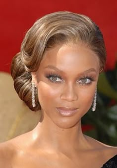 Updo Ideas, Anne Mcclain, Side Bun, China Anne, Red Carpet Hair, Bridal Hair Updo, Tyra Banks, Hairstyle Look, Penteado Cabelo Curto