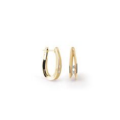 The Annamaria Cammilli Two Diamond Huggie Hoop Dune Earrings in 18K gold offer a sleek, modern design inspired by desert forms. Set with 0.32 ct of white diamonds, these hoops provide a subtle yet striking sparkle, blending contemporary style with understated refinement.• 0.32CT White Diamond• Available in 18K Gold Colors :• Yellow Sunrise• Orange Apricot • White Ice • Pink Champagne • Natural Beige Modern Yellow Gold Earrings With Brilliant Cut, Elegant White Gold Diamond Earrings With Tension Setting, Elegant Yellow Gold Diamond Earrings With Single Cut Diamonds, Modern Yellow Gold Diamond Earrings With Prong Setting, Luxury Yellow Gold Earrings With Timeless Design, Elegant White Gold Earrings With Tension Setting, Everyday Luxury Yellow Gold Earrings With Timeless Design, Formal Gold Earrings With Tension Setting, Elegant Yellow Gold Single Diamond Earring