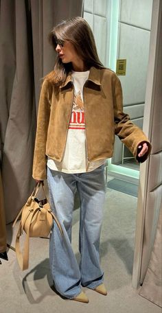 Autumn Looks Aesthetic, Suede Aesthetic Outfit, Rich Vintage Aesthetic Outfits, Fall Clean Aesthetic, Urban Chic Fall Outfits, Sandro Outfit Street Styles, Y2k Street Aesthetic, Gigi Hadid Autumn Style, 2025 Fashion Trends Prediction