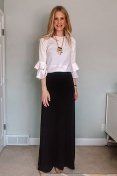 8 Ways To Wear a Tall Black Maxi Dress – Amalli Talli Black Maxi Dress Style, Black Maxi Skirt Outfit, Black Maxi Dress Outfit, Classic Fashion Looks, Tall Maxi Dress, Black Straight Skirt, Outfit Elegantes, Evening Midi Dress, Gowns For Women