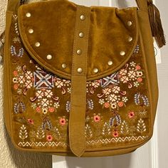 New Boho Bag Lightweight Cute Detailed Front & Studds Inside Zip Pocket & Crossbody Purse Purse Aesthetic, Louis Vuitton Mm, Brown Leather Crossbody Purse, Boho Crossbody Bag, Red Crossbody Bag, Street Girl, Crossover Bags, Red Crossbody, Brown Leather Crossbody Bag