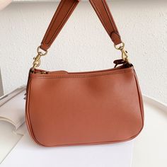 Coach C’s new women’s bag CARY crossbody bag cc438. 435 437 solid color. The brown solid color has a high-end feel, it looks a bit like a mahjong bag, coa*h cary soft European bag, a soft armpit bag, with long and short double shoulder straps that can be adjusted to switch to various styles, and the neat zipper is easy to open and close for daily use. The interior space is large, making daily storage and use stress-free! ! Simple bag design with exquisite tanned leather craftsmanship details, low-key connotation, fashionable and practical Jimei! Chong Chong Oil Duck~Material: Cowhide/PVC Leather

Size: 28×18.5×11.5 (cm) Brown Crossbody Baguette Bag For Travel, Luxury Brown Crossbody Baguette Bag, Luxury Solid Shoulder Bag, Luxury Solid Color Shoulder Bag, Elegant Brown Baguette Bag For On-the-go, Classic Brown Tote Baguette Bag, Luxury Brown Crossbody Shoulder Bag, Classic Brown Crossbody Baguette Bag, Brown Baguette Bag With Removable Pouch For Office