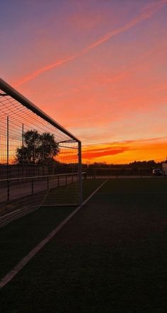 Btamka Soccer Backgrounds, Soccer Photography, Soccer Season, Football Photography, Football Pitch, Sky Pictures, Pretty Landscapes