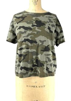 "Zara Women's Short Sleeve Crew Neck Camo T-Shirt  Size S Small/8 Green Army Camouflage Standard T-Shirt Top   Measurements Chest 39\" Waist 39\" Length 20\"" Army T Shirt, Army Camouflage, T Shirt Female, Army Shirts, Camo Shirts, Polka Dot Shorts, Puff Long Sleeves, Gorgeous Fabrics, Zara Women