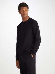 Our Quinn sweatshirt is stylish, yet practical. Designed for a relaxed fit with ribbed cuffs and neck trim and featuring a concealed zipped side pocket, this sweatshirt will hold its shape - no matter how many days wear it has! The Quinn fabric combines all the key qualities of our cotton and micro modal; it's durable and has great colour retention, meaning it can withstand long-lasting wear and the black colour won't fade. It's thermoregulating, making it perfect for warm days or cosy evenings Relaxed Fit Fleece Sweatshirt With Ribbed Cuffs, Relaxed Fit French Terry Sweatshirt With Ribbed Collar, Everyday Athleisure Sweatshirt With Ribbed Cuffs, Classic Long Sleeve Hoodie With Ribbed Cuffs, Sporty Long Sleeve Sweatshirt With Ribbed Neckline, Everyday Crew Neck Hoodie With Ribbed Cuffs, Long Sleeve Fleece Sweatshirt With Ribbed Cuffs, Fleece Sweatshirt With Ribbed Cuffs, Casual Long Sleeve Sweats With Ribbed Cuffs