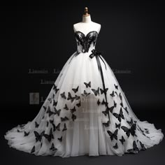 Black And White Ball Dress, Black And White Dress Aesthetic, White And Black Wedding Dress, Black And White Ball Gown, Black And White Wedding Dresses, Black And White Wedding Dress, Black White Wedding Dress, Goth Wedding Dresses, White And Black Wedding