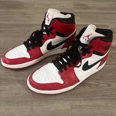 The Chicago Air Jordan 1 Is The Most Recognizable Of All The Jordan Signature Sneakers And In 2013 Jordan Brand Gave Sneaker Enthusiasts The Chance To Revisit Memories With The Release Of The Air Jordan 1 Retro Chicago. Prior To This Release, The Chicago Version Of The Air Jordan 1 Had Been One Of The Most Rare Variations Of Jordan Retros. In Fact, Excluding The Patent Leather Version That Released In 2003, Chicago Aj1s Had Only Released Twice Before, In 1985 And 1994. Considering That Michael J Air Jordan 1 Mid Red, Chicago Air Jordan 1, Air Jordan Retro 1 High, Air Jordan Retro 1, Chicago Outfit, Black Bulls, Nike Fashion Shoes, Cute Nike Outfits, Black Jordans