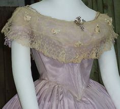 CIVIL WAR ERA TULLE BERTHA (decorative lace collar) FOR STUDY c.1860 Victorian Crinoline, 1865 Fashion, Victorian Details, Decades Costumes, 1800s Clothing, 1860 Fashion, 1800s Fashion, 19th Century Fashion