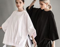 Minimalist Blouse Oversized Blouse Kimono Jacket Kimono - Etsy Lithuania Black V Neck Top, Minimalist Blouse, London 2023, Linen Kimono, Kimono Blouse, Couture Design, Long Linen Dress, Black And White Love, Linen Collection