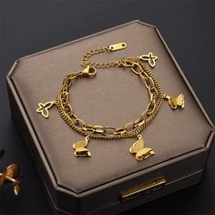 2 Layer Frosted Butterfalys Charm Chain Thick Bracelet Can be worn on wrists with a circumference of 16-22cm Butterfly Charm Bracelet, Gold Pearl Bracelet, Thick Chain Necklace, Charm Chain, Butterfly Bracelet, Leaf Jewelry, Chain Choker Necklace, Rose Gold Bracelet, Butterfly Charm