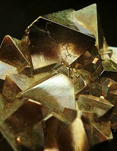 Gold crystal. Pretty Rocks, Beautiful Rocks, Mineral Stone, Minerals And Gemstones, Rocks And Gems, Gold Crystal, Precious Gems, Gems And Minerals, Crystal Gems