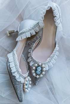 Feminine Formal Wedding Shoes With Pointed Toe, Vintage Wedding Heels With 4-inch Heel, Vintage 4-inch Heel Wedding Heels, Vintage 4-inch Heels For Wedding, Feminine Kitten Heels For Wedding, Feminine 4-inch Kitten Heels For Wedding, Feminine Formal Wedding Shoes With Low Heel, Vintage High Heel Wedding Shoes, Vintage Wedding Heels With Pointed Toe