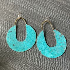 Beautiful Patina And Metal Drop Earrings Made By Hand Wearable Art Light Weight Metal: Brass Length: Approx. 3” Width: Approx 2” Condition: Never Worn. No Flaws Or Defects Summer Blue Metal Hoop Earrings, Elegant Patina Earrings, Blue Teardrop Earrings With Patina, Artisan Brass Earrings With Patina, Bohemian Patina Earrings, Vintage Teardrop Patina Earrings, Artist Jewelry, Artisan Turquoise Nickel-free Earrings, Artsy Nickel-free Turquoise Earrings