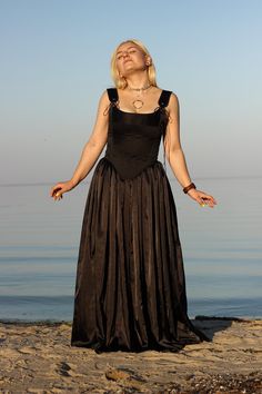 Renaissance corset dress, fairy dress maxi, gothic black wedding dress, fantasy dress ren faire Wedding Dress Bridgerton, Ren Faire Dress, Faire Dress, Wedding Dress Fantasy, Dress Medieval, Corset And Skirt, Black Wedding Dress, Bridal Corset, Dress Fairy