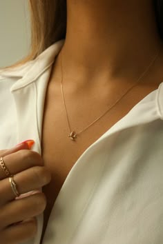 This 14k gold Lil Sparrow Necklace is absolutely adorable, seemingly taking flight- the essence of freedom. The most charming everyday staple piece. forever piece modern dainty Details: 14k solid gold pendant and chain Measurements: 16in with 2in extender (adjustable 16-18in) Dimensions: 8mm x 10mm Hypoallergenic Ships from a small business Style: Minimalist, dainty, modern Small Gold Chain, Jewelry Necklace Simple, Minimal Pendant, Minimalist Necklace Gold, Sparrow Bird, Fancy Jewelry Necklace, Minimal Gold, Gold Chain Design, Expensive Jewelry Luxury