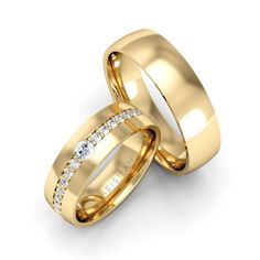 two gold wedding rings with diamonds on each one and the other side, set in 18k yellow gold