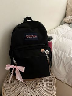 #school #bows #coquette In My Backpack Back To School, Backpacks To Get For School, It Girl Backpack, Coquette Bag School, Small Backpack Aesthetic, What In My Backpack, Bookbag Aesthetic, Mochila Aesthetic, School Bag Aesthetic