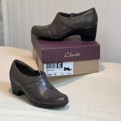 New In Box! Genette Rise Clarks Zip-Up Shoes Women's Size 7 Medium Width Material: Grey Leather Womens Clarks, Shoes Color, Clarks Shoes, Up Shoes, Grey Leather, Shoes Heels Boots, Zip Up, Shoes Women Heels, Heeled Boots