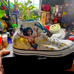 Converse Dc. Comics Wonder Woman Sneakers Unisex Size:9 Mens- Womens 11 New Color- White, Red, Blue, Yellow, & Gold Sneaker Ideas, Converse Allstars, Suede Converse, How To Lace Converse, Converse Star Player, Black And White Converse, Woman Sneakers, Painted Sneakers, Casual Shoes For Men