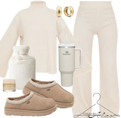 Country Housewife, Cute Lounge Sets, Cute Lounge, Everyday Fits, Classy Winter Outfits, Fitness Wear Outfits, College Fits, Winter Inspo, Casual Outfit Inspiration