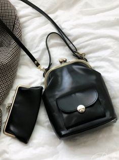 ❤Classic shoulder bag with pouch❤ Briefcase Women, Circle Bag, Handmade Leather Bags, Fashion Aesthetics, Round Bag, Leather Bags Handmade, Hair Clothes, Shoulder Messenger Bag, Women Bag