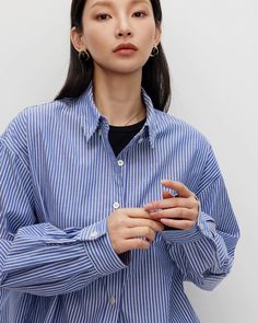 A striped shirt with a simple design and easy to use.

It is lightweight and comfortable to wear, making it stress-free to wear.

The loose silhouette instantly creates a loose look.
◾️Model
Height/Weight：170cm(66.9in)
Fitting Size：M
◾️Material
polyester　65％
cotton　35％



Size (cm)
Length
Chest
Shoulder
Sleeve Length


S
69
127
54
50.5


M
70
131
55
51.5


L
71
135
56
52.5 Casual Shirt With Vertical Stripes And Shirttail Hem, Spring Shirt With Vertical Stripes And Shirttail Hem, Casual Relaxed Fit Shirt With Vertical Stripes, Blue Striped Long Sleeve Top, Casual Cotton Blouse With Vertical Stripes, Blue Horizontal Stripe Long Sleeve Top, Oversized Pinstripe Long Sleeve Shirt, Casual Blue Shirt With Vertical Stripes, Casual Tops With Vertical Stripes And Shirttail Hem