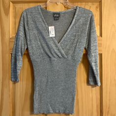 Net Womens 3/4 Sleeve Sparkly Gray/Silver Sweater Size Small Silver V-neck Top For Fall, Silver Long Sleeve Tops For Fall, Fitted Silver Tops For Spring, Metallic Stretch Casual Tops, Fall Season Silver V-neck Top, Silver Stretch Top For Spring, Silver Stretch Tops For Spring, Silver Long Sleeve Tops For Spring, Fitted Silver Long Sleeve Tops