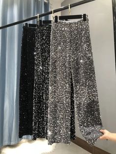 Season : Autumn/Winter Age : JUNIOR Pant Style : Wide leg pants Waist Type : high Pattern Type : Solid Decoration : Sequined Fabric Type : Broadcloth Fit Type : LOOSE Style : High Street Length : full length Material : COTTON,Polyester Elasticity : Slight Strech         尺码信息 Size Info 尺寸CM       裤长   腰围 臀围   桶围   - - -   - 均码 102    60拉伸86 98~108   46-50 备注:宝贝均为平铺测量,由于测量的差异,会有1-2CM的误差,不能接受的勿拍 请注意显示器的不同可能会造成颜色的差异     WHAT ABOUT REFUND?   Fast refund,100% Money Back Guarantee. If your product is d South Korean Style, Sequin Pant, Celana Fashion, Chique Outfit, Gold Pants, Soiree Dress, Trendy Pants, Shiny Pants, Sequin Pants