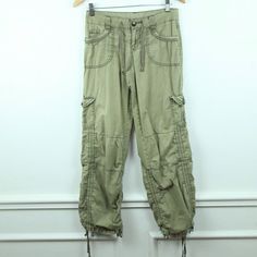 Vintage 90s/Y2K Unionbay cargo pants size 3. They are 100% cotton. They are a lightweight woven fabric for spring/summer. missing buttons on back pockets, holes on pockets where heavy buttons are attached, see photos. There are no stains. Please see all photos for condition and check the measurements for size. Waist 30" Hip 38" Rise 8 3/4" Inseam 31" Leg Opening 18" AA Capri Cargo Pants, Womens Trousers, Trousers Women, Cargo Pants, Vintage Y2k, Low Rise, Vintage 90s, Capri Pants, Capri