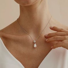 ✦ 𝐈𝐭𝐞𝐦 𝐃𝐞𝐬𝐜𝐫𝐢𝐩𝐭𝐢𝐨𝐧 Elevate your elegance with our Freshwater Pearl Diamond Necklace by Pashiminimalist. This Pearl Drop Necklace features a minimalist leaf design with sparkling crystals, perfect for a refined touch. Ideal as wedding jewelry or a thoughtful bridesmaid gift, this timeless piece adds sophistication to any occasion. ✦ Material: High Quality Solid 925 Sterling Silver ✦Finish: Sterling Silver ∙ 18K Gold ∙ Rose Gold ✦Gifting options 🎁 We can also add your personalized Minimalist Pearl White Necklaces For Formal Occasions, Minimalist Pearl White Necklace For Formal Occasions, Delicate Pendant Necklace For Wedding, Modern Teardrop Jewelry For Wedding, Elegant White Jewelry With Simple Design, Elegant Simple White Jewelry, Minimalist Teardrop Jewelry For Weddings, Elegant Round Pendant Bridal Necklace, Minimalist Teardrop Wedding Jewelry