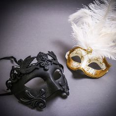 Black Roman Warrior Metallic & Gold Mardi Gras Eye Mask With Top White Feather Couple Masks Set Usms-M2599bk-M6151wtgo Masquerade Dinner, Masquerade Mask Men, Halloween Masquerade Ball, Masquerade Couple, Masquerade Men, Steampunk Plague Doctor, Warrior Men, Venetian Costume, Couples Masquerade Masks