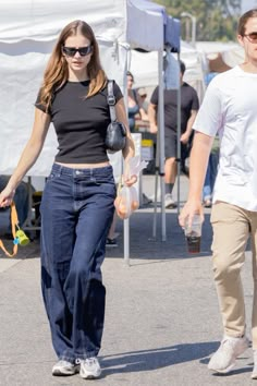 Lily Rose Depp Casual Style, Lily Rose Depp Comfy Outfits, Lily Rose Depp Jeans, Lily Rose Depp Baggy Jeans, Edgy Wallpaper, Girls Outfits, Sneakers Shoes, 2000s Fashion, Aesthetic Girl