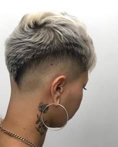 Mohawk Fade Woman, Shaved Side Hairstyles Short, Womens Fade Haircut Short Hair, Short Hairstyle Women Shaved Sides, Really Short Haircuts For Women, Short Shaved Hairstyle Women, Shaved Haircuts For Women, Super Short Hairstyle Women, Super Short Pixie Shaved Sides