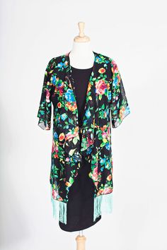 LuLaRoe MONROE KIMONO. Use code CORISSALANGHEINRICH at lularoe.com/shop and receive FREE SHIPPING Outfit Inspo, Free Shipping, Women's Top, Black