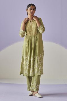 Green kurta featuring hand block print with dabka and beads embroidery. Paired with printed narrow trouser., Fit: Relaxed Kurta Cotton, Beads Embroidery, Print Embroidery, Green Hand, Beaded Neckline, Women Kurta, Straight Kurta, Hand Block Print, Daisy Print