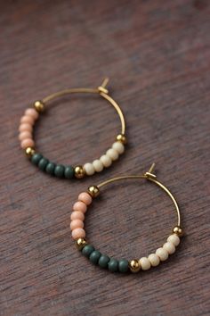 Feminine and delicate beaded earrings with glass seed beads (salmon pink,ivory and green-gray colors), tiny gold plated metal beads and gold tone stainless steel round hoop earrings. Earring hooks are from nickel free and lead free metal. Perfect jewelry for everyday wear or a great gift for someone special! Diameter of hoops is 25 mm Other earrings of my shop you can see here: https://www.etsy.com/shop/NaTavelli?section_id=13757927 Thanks for visit. Simple Beads Earrings, Minimalist Beaded Earrings, Dainty Metal Earrings, Diy Beaded Hoop Earrings, Beaded Hoops Earrings, Seed Bead Earrings Diy, Diy Bead Earrings, Hoop Earrings With Beads, Diy Beaded Earrings