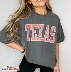 Retro Texas *Comfort Colors T-shirt. The divine *Comfort Colors T-shirts are made from specially spun fibers of 100% cotton for strength and softness and are pre-washed for that relaxed look and feel we love. 🌸 Please refer to the size chart in the listing images before submitting your order For oversized look, size up 1-3 from your regular size, depending on the look desired. *Compared with other shirt brands, Comfort Colors are generally thicker and have a larger fit. So keep in mind when you Oversized School Spirit T-shirt With Letter Print, Short Sleeve Tops For Game Day With School Spirit, Short Sleeve Tops For Game Day School Spirit, Game Day Relaxed Fit Short Sleeve Tops, Oversized Fan Apparel Tops For Game Day, Short Sleeve Tops For School Spirit Streetwear, College Style Short Sleeve Tops For Game Day, Relaxed Fit Short Sleeve Tops For Game Day, Oversized Crew Neck Top In College Style