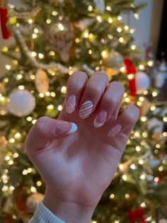 Nail Inspo Snowflake, Chrome Nails Christmas, Nail Inspo Christmas, Aesthetic Christmas Nails, Acrylic Nails Chrome, Christmas Acrylic Nails, Winter Nail Design, Nail Art Winter, Snowflake Nail