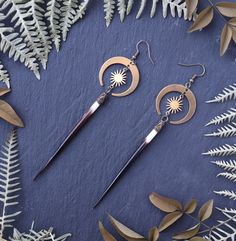 Add a touch of natural beauty to your look with these stunning porcupine quill earrings.  Each quill is carefully harvested and cleaned, then arranged in a delicate pattern to create a unique and eye-catching piece.  The lightweight design ensures all-day comfort, so you can wear these earrings with confidence. Your item will arrive in a beautiful packaged in a gift box, perfect for giving to a friend, or just to keep it for yourself! Pair these earrings with this beautiful necklace for a comple Magical Earrings, Quill Earrings, Jewelry Western, Porcupine Quills, Native American Earrings, Western Outfit, Cowgirl Jewelry, Natural Jewelry, Crescent Moon Earrings