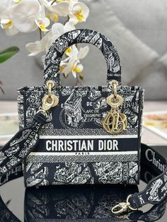 ELE - Dir Bags - 213 Christian Dior Paris, Branded Packaging, Ladies Handbags, Luxury Items, Luxury Handbags, Wallet Men, Dior Bag, Real Leather, Travel Bags