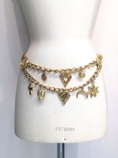 Magnificent vintage gold chain belt with charms. Original, elegant and unique. Adjustable Made in Spain Period: 1980s Brand: ESCADA Condition: in perfect vintage condition A luxury accessory that never goes out of style. Measurements: Total length: 37.40" (95 cm) Thanks for stopping by!! Early 2000s Accessories, Chain Belt Outfit, Charm Belt, 2000s Accessories, Belt With Chain, Statement Belts, Fairy Costume Diy, Vintage Gold Chain, Cross Belt