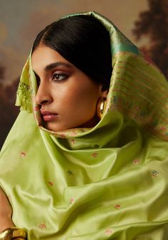 Editors Note Celebrate in style with the handwoven green silk sari. Rich festive colors meet detailed paisley motifs, showcasing classic indian craftsmanship, inspired by the jamawars of kashmir. A blend of tradition and elegance, it's the perfect pick for any celebration. Editors Note, Paisley Motifs, Sarees Banarasi, Sarees Silk, Green Paisley, Green Saree, Silk Sari, Banarasi Sarees, Fabric Silk