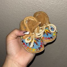 Baby Beaded Moccasins Unisex Size : 2-2.5 ( 3-6months ) Brand New! Handmade Beaded Moccasins Moccasins Is Bless With Sage Open To Reasonable Offers Baby Moccasin Pattern Native Americans, Beaded Moccasins Pattern, Beaded Baby Moccasins, Southwestern Christmas Ornaments, Beaded Leggings, Southwestern Christmas, Baby Moccasin Pattern, Diy Moccasins, Moccasins Pattern