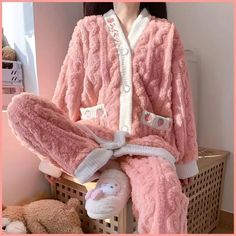 Elevate your winter lounging game with our Casual Winter Fleece Cardigan Sleep Set. Made of luxurious fleece, this set will keep you cozy while you relax at home. The stylish cardigan and trendy loungewear will make you feel both comfortable and fashionable. Stay warm and stylish this season! Cute Pajamas For Winter, 90s Y2k Fashion, Alt Clothes, Warm Pajamas, Fleece Cardigan, Dream Aesthetic, Baby Tees Y2k, Y2k Baby Tee, Flannel Women