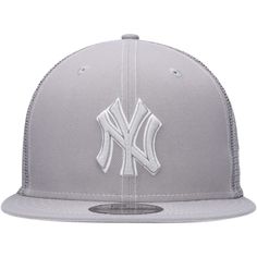 Represent your favorite team with the same style the players wear. This New York Yankees 2023 On-Field Batting Practice 9FIFTY Snapback Hat from New Era will make you feel like you're taking the field with your favorite MLB stars every time you put it on. The sleek New York Yankees graphics are sure to help you stand out in any ballpark you step in this season. Flat bill with ability to curve Snapback Officially licensed High Crown Embroidered graphics with raised details Brand: New Era Structur Short Brim Baseball Cap For Baseball Season, Gray Snapback Hat For Baseball Season Sports Events, Sporty Baseball Cap With Short Brim For Sports, Sporty Short Brim Baseball Cap, Gray Trucker Hat For Baseball Season Sports Events, Yankees Hat Fitted, New Yankees Cap, Nyc Yankees Hat, Gray Adjustable Snapback Hat Six-panel