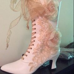 Victorian Wedding Boots, Beige Roses, Handmade Wedding Dresses, Bridal Boots, Boots Beige, Lace Up High Heels, Wedding Boots, Steampunk Wedding, Victorian Wedding